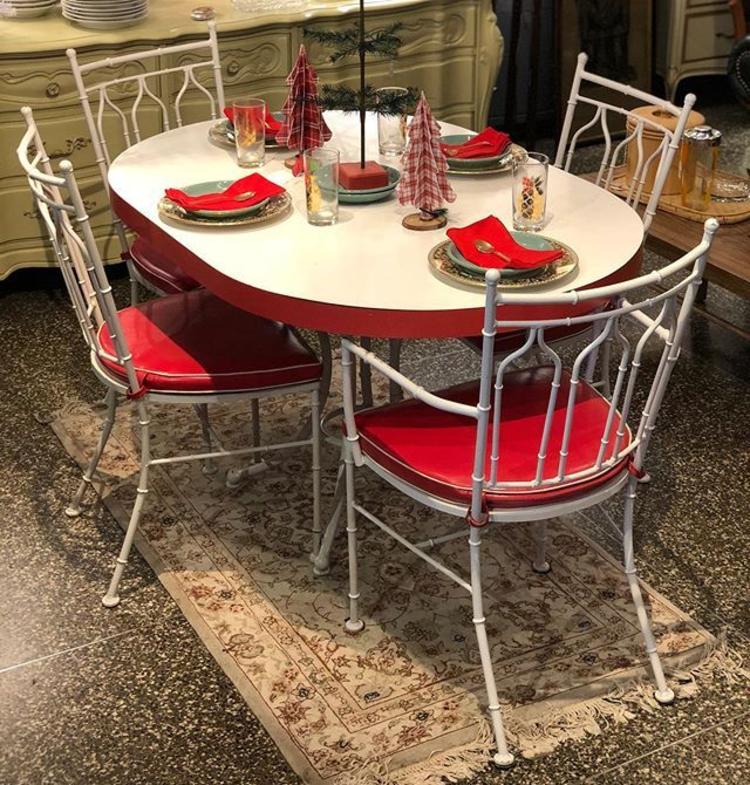 Perfectly retro kitchen or dining table and 4 chairs 
