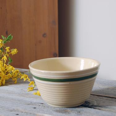 Yellow ware mixing bowl / Watt #7 ringware mixing bowl / rustic farmhouse kitchen decor / antique stoneware pottery mixing bowl / small bowl 