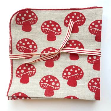 Mushroom Napkins, Linen Napkins, Woodland, Red and White mushrooms, Garden, Fun, Cheerful table, Kitchen, Nature, Eco Friendly home, Gift 