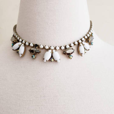 1950s Rhinestone and White Milkglass Choker Necklace / 50s Costume Jewelry Vintage Bride Wedding Sparkle Bling / Aelis 