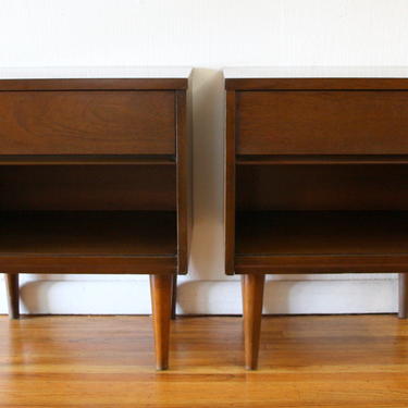 Mid Century Modern Pairs of Side End Table Nightstands
