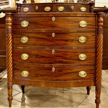 Sheraton Chest of Drawers in Mahogany with Rope Carved Columns, Circa 1820