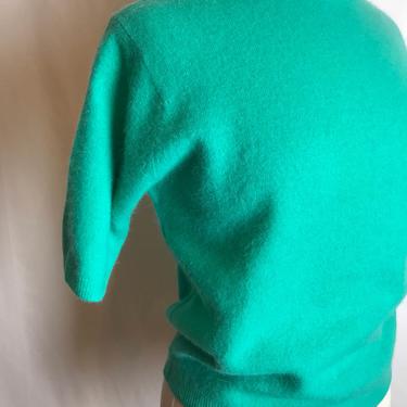 50’s 60’s soft wooly knit sweater~ minty green~ Gigi brand~ true vintage short sleeve pullover top~ size small 