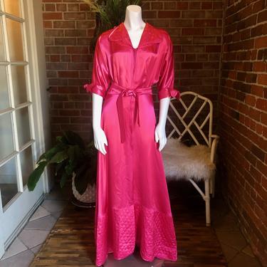 1940s Shocking Pink Dressing Gown