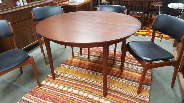 Danish Modern round teak dining table with 2 large extensions by Arne Vodder for Sibast