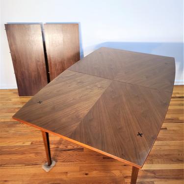 Mid Century American of Martinsville Dining Table, Expandable to 98 Inches 
