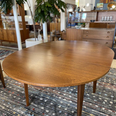 Mid Century Petite Round to Oval Dining Table