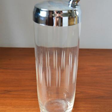 Vintage Etched Glass Cocktail Shaker with Minimal Line Pattern, Retro Barware 