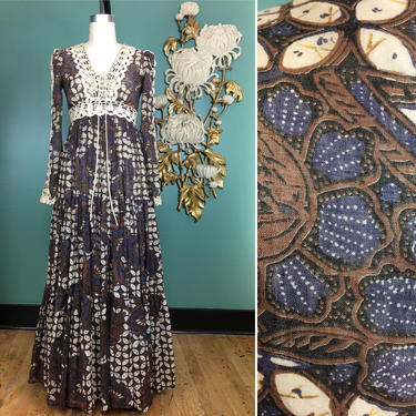 1970s maxi dress, gunne sax dress, batik print dress, crochet dress, vintage 70s dress, corset style, bohemian, cottagecore, brown and blue 