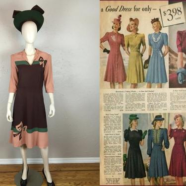 Giggling In Delight - Vintage 1940s WW2 Brown Peach &amp; Green Crepe Rayon Dress - M/L 