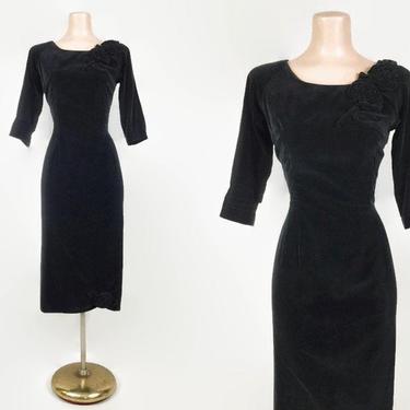 VINTAGE 50s Black Velvet Wiggle Dress with 3D Roses | 1950s Bombshell Cocktail Dress | Hourglass Waist | Marvelous Pin-up Style | 36x26x39 