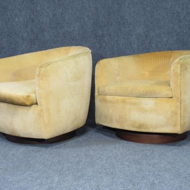 Pair of Danish Mid-Century Modern Milo Baughmann style Swivel Club Chairs with Gold Velvet Fabric and Teak Base