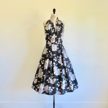 Vintage 1950's Black Pink Gray Rose Floral Print Cotton Halter Dress Fit and Flare Full Skirt Pin Up Rockabilly Swing 32&quot; Waist Medium 
