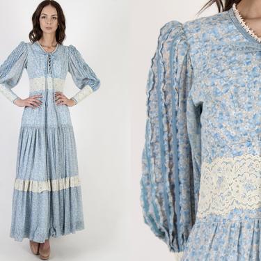 70s Western Floral Corset Dress / Blue Country Calico Dress / 1970s Zipper Sleeve Homespun Dress / Peasant Style Frontier Maxi Dress 