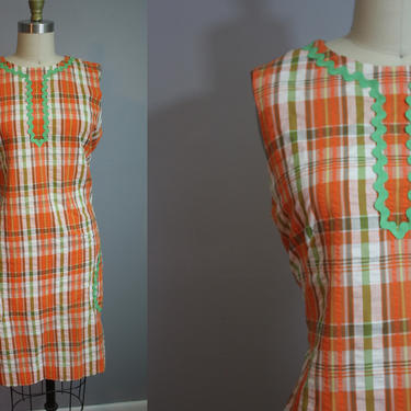 Early 1970s House Dress // Orange Plaid with Pockets // Medium 