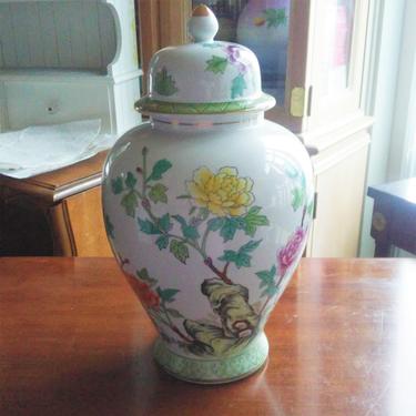 VINTAGE Large Ginger Jar Vase//  Oriental Ginger Jar// Asian Decor Vase// Chinioserie Chic Decorative Vase 