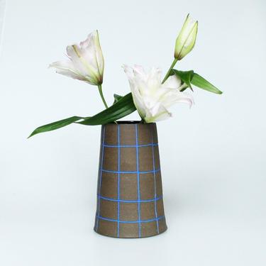 Dark Clay Pattern Ware Vase