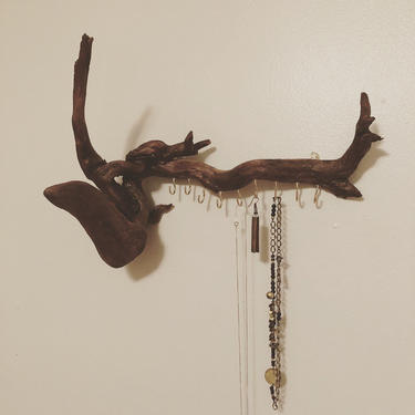 Driftwood jewelry display by emmaleejanedesign