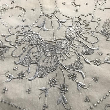 Madeira Bed Sheet Set, Floral Embroidery White Linen, Gray Silk Thread, Hand Embroidery Pattern, Flat Sheet, 2 Pillow Cases 