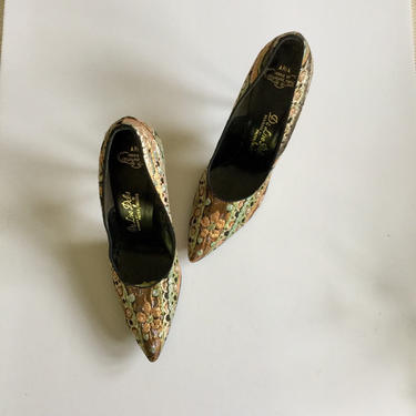 Brocade 50s pumps | Vintage floral  silk brocade high heel shoes | 1950's floral metalic brocade fabric high heeled pumps 