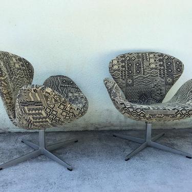 Swan Chairs by Arne Jacobsen for Fritz Hansen Mid Century Modern 