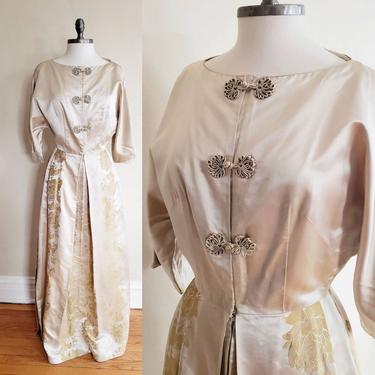 50s 60s Platinum Gold Silk Evening Dress Dynasty Asian Chinese Metallic Maxi Dress Lounger Hostess Gown British Crown Colony Hong Kong AS IS 