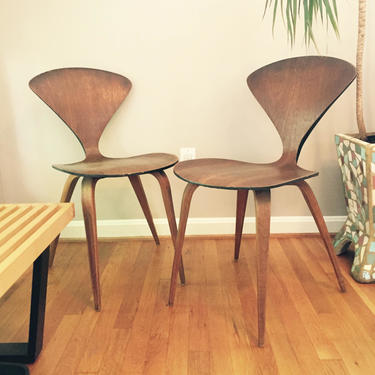 Pair of Mid Century Walnut Plywood Norman Cherner Pretzel Side Chairs by Plycraft 
