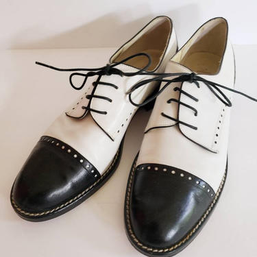 1990s Paloma Black and White Oxford Shoes Lace-up / 90s Italian Designer Two-Toned Spectator Shoes Brogues Domino Tap / 8 