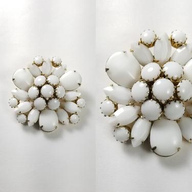 Vintage 60s Milk Glass Flower Brooch Pin ~ Round Midcentury Costume Jewelry ~ 25 White Stones ~ Round Gold Tone Prong Set Pin ~ Unisex Pin 