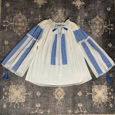 Wonderfully embellished 1940's Romania Folk Blouse. Details: vintage volup, L-XL, 44 bust 