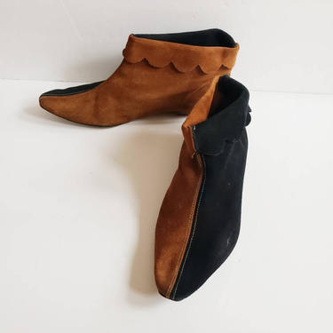 1960s Brown and Black Suede Pointy Two Ankle Boots / 60s Clown or Court Jester Costume Shoes Booties  / sizze 6 