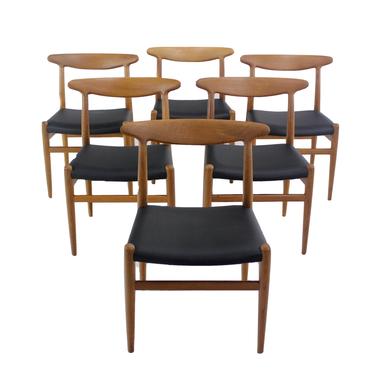 Set of Six Classic Scandinavian Modern Oak Dining Chairs Designed by Hans Wegner