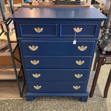 Lovely navy traditional chest of drawers. 6 drawers  36” x 19” x 48”