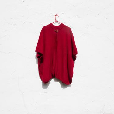 vintage | cozy red cape | button clasp 