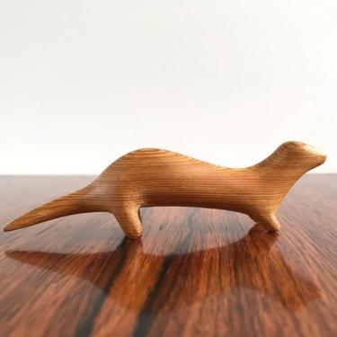 Vintage Wooden Otter Figurine - Native American/Inuit Carving 