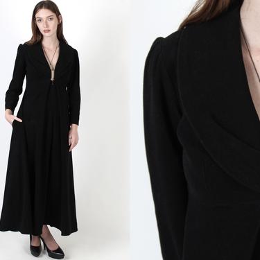 Vintage 1960s Vanity Fair Robe / Nightgown Evening Robe / Cocktail Lounge Single Pocket Dressing Robe / Plush Black Evening Gown 