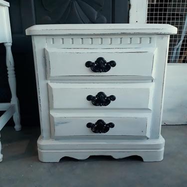 3 Drawer Nightstand White Distressed