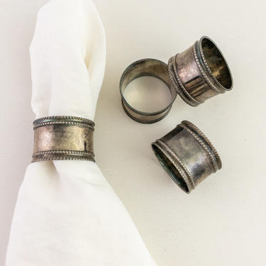 Set of 4 Vintage Aged Silverplate Napkin Rings, Tarnished Silver Plate, Round Band Napkin Holders, Made in India 