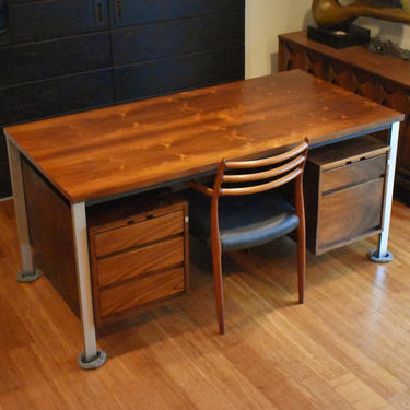 Restored 'floating top' executive/partners desk in Brazilian Rosewood, circa 1960s 
