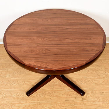 Pedestal Base Danish Modern Round to Oval Expanding Dining Table in Rosewood