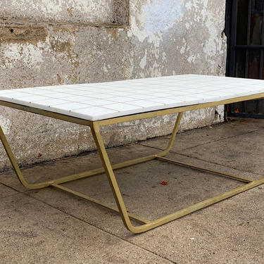 “Graph” coffee table with Gold base 
