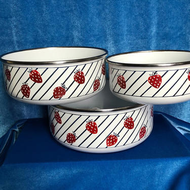 80s Vintage Strawberry Stripe Print Enamelware Nesting Mixing or Serving Bowls, Set of 3, J Byrons 
