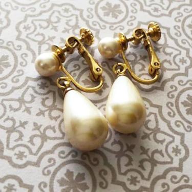 Pair of Vintage Napier Gold Tone Faux Pearl Clip Screw Back Earrings for Bridal Wedding Dangle Fashion, Antique No Piercing Dangling Earring by LeChalet