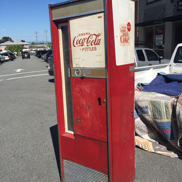 Vintage Coke Machine Vendo 