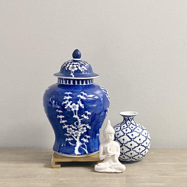 Vintage Chinese Ginger Jar Blue White Hawthorn Prunus Branch Design Chinoiserie Chic 