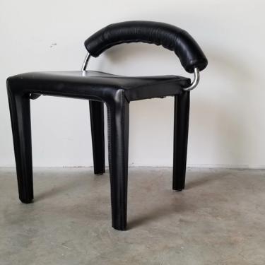 1980s Vintage Arper Italian Postmodern Black Leather Accent Chair. 
