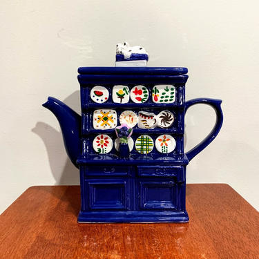 Vintage Cardinal Inc. Blue China Cabinet with Cat Novelty Teapot 