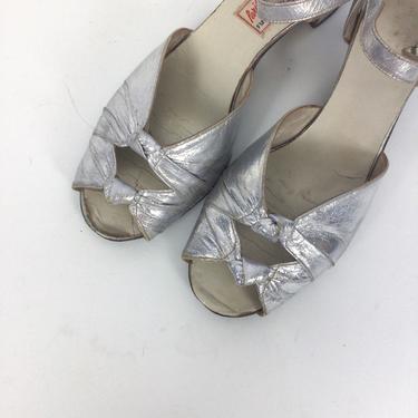 Vintage 40s shoes | Vintage silver metallic peep toes sandals | 1940s Paris Fashion shoes 