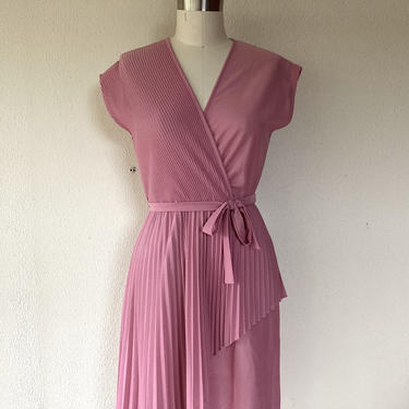 1970s Pink pleated asymmetrical dress 