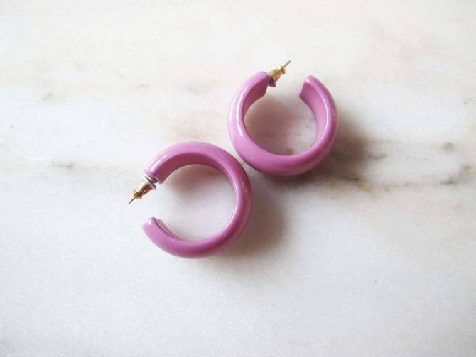 Vintage 70s Hoop Earrings - Small Lavender Pink Plastic Chunky Hoops - Purple Earrings - Small Vintage Hoop Earrings - Pastel Earrings 